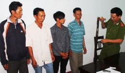 Bảo vệ vườn trộm cây sưa đem bán lấy 90 triệu đồng